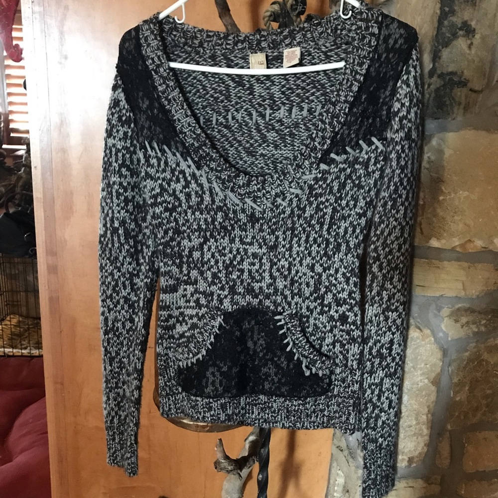 Buckle Black & Grey Sweater